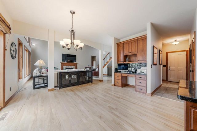 1606 S CARVER LANE, Appleton, WI 54914