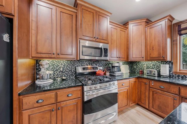 1606 S CARVER LANE, Appleton, WI 54914