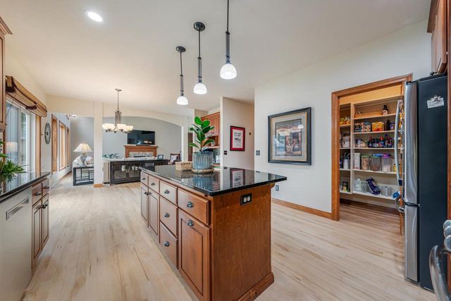 1606 S CARVER LANE, Appleton, WI 54914