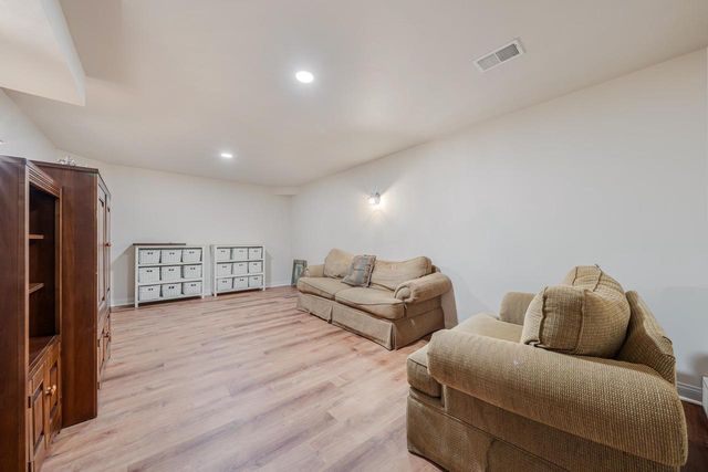 1606 S CARVER LANE, Appleton, WI 54914