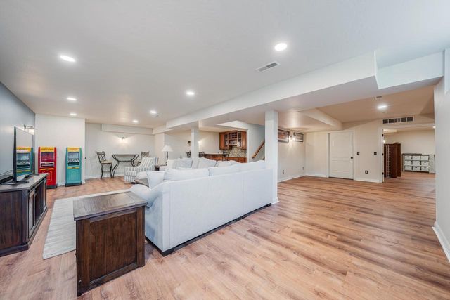 1606 S CARVER LANE, Appleton, WI 54914