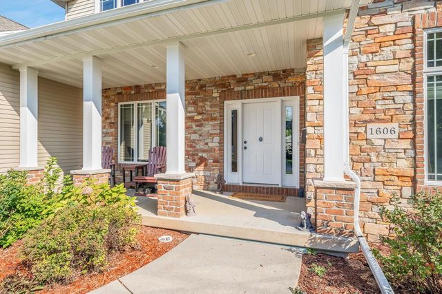1606 S CARVER LANE, Appleton, WI 54914