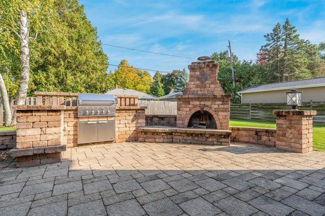 1606 S CARVER LANE, Appleton, WI 54914