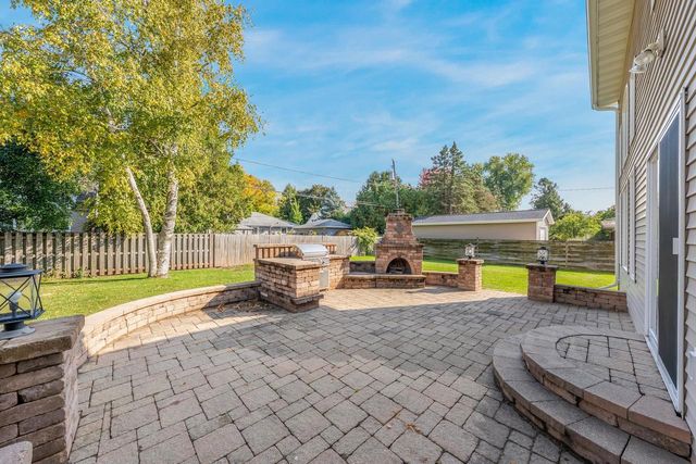 1606 S CARVER LANE, Appleton, WI 54914