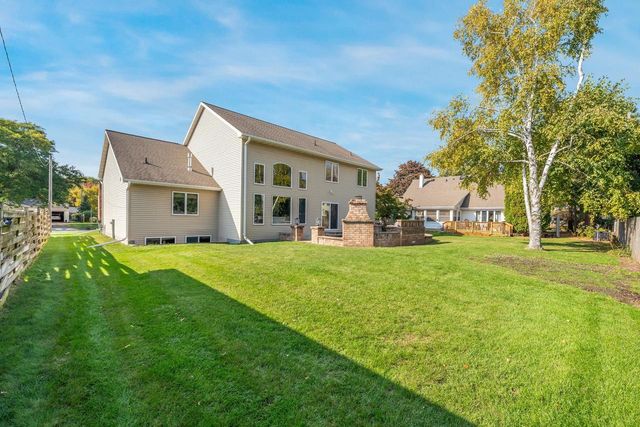 1606 S CARVER LANE, Appleton, WI 54914