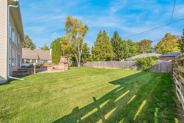 1606 S CARVER LANE, Appleton, WI 54914