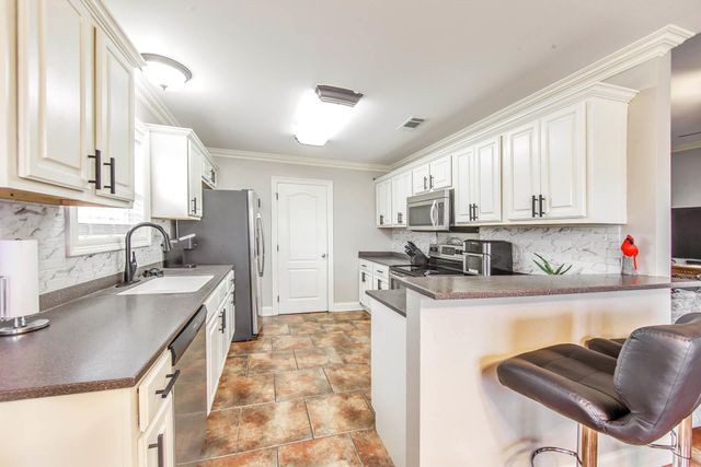 219 Blue Ridge Dr, Gray, LA 70359