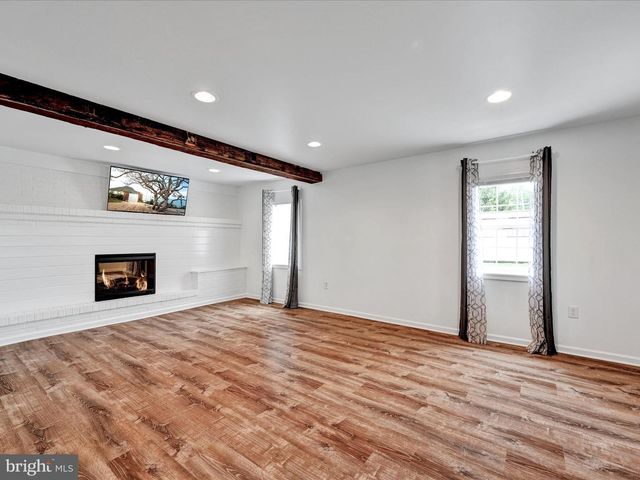 31 E ROSEBUD RD, Myerstown, PA 17067