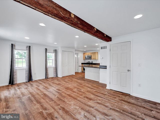 31 E ROSEBUD RD, Myerstown, PA 17067