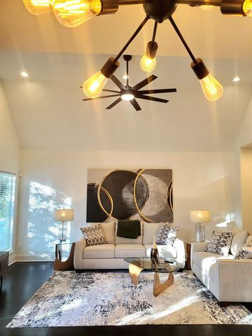 5250 Washington Avenue, Houston, TX 77007