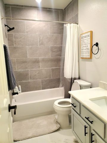 5250 Washington Avenue, Houston, TX 77007