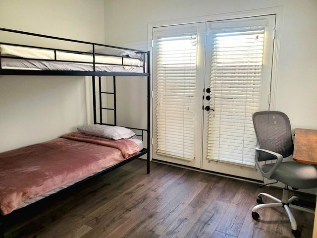 5250 Washington Avenue, Houston, TX 77007