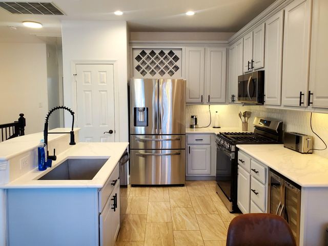 5250 Washington Avenue, Houston, TX 77007