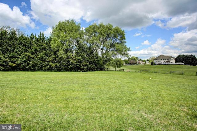 19110 WOODHILL DR, Hagerstown, MD 21742