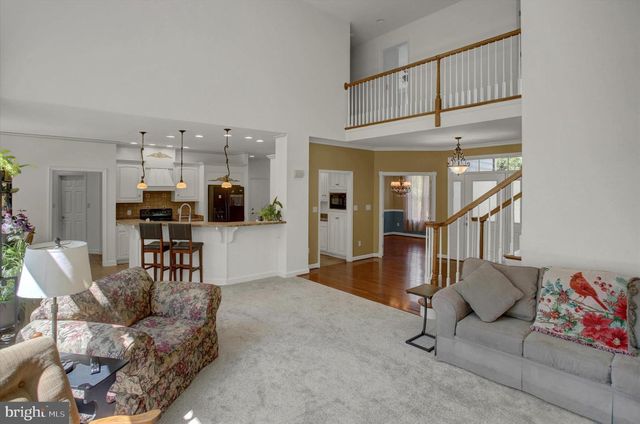 19110 WOODHILL DR, Hagerstown, MD 21742