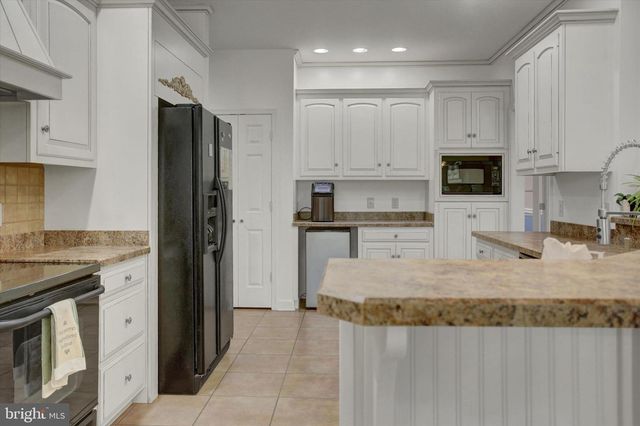19110 WOODHILL DR, Hagerstown, MD 21742
