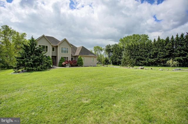 19110 WOODHILL DR, Hagerstown, MD 21742