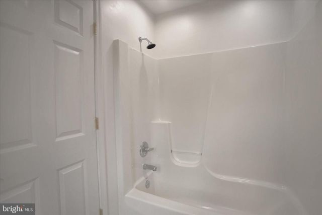 19110 WOODHILL DR, Hagerstown, MD 21742