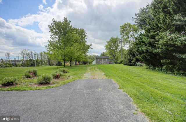 19110 WOODHILL DR, Hagerstown, MD 21742