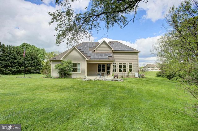 19110 WOODHILL DR, Hagerstown, MD 21742