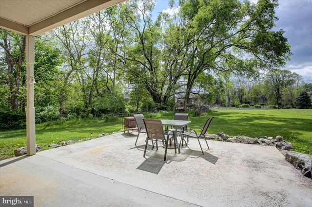 19110 WOODHILL DR, Hagerstown, MD 21742