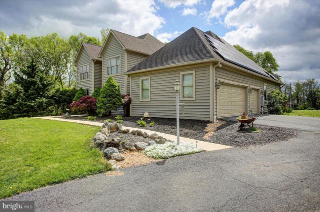 19110 WOODHILL DR, Hagerstown, MD 21742