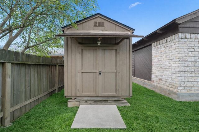 2221 N Belmont Drive, Richmond, TX 77469