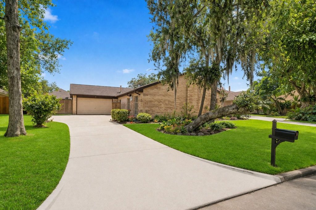 2221 N Belmont Drive, Richmond, TX 77469