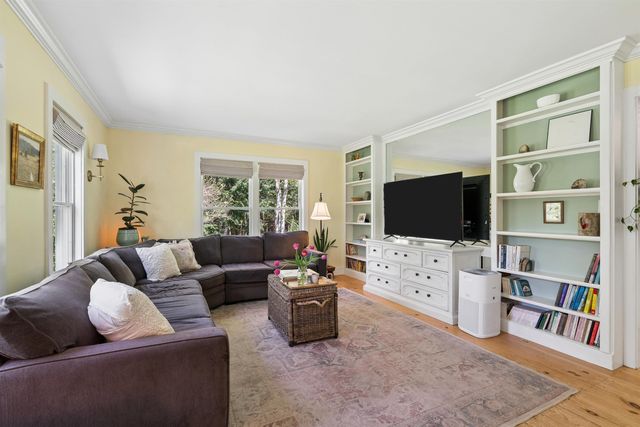 71 Old Oak Lane, Hartland, VT 05048