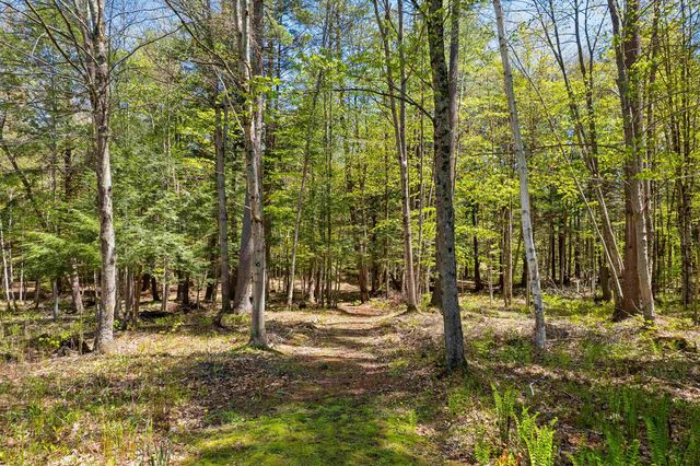 71 Old Oak Lane, Hartland, VT 05048