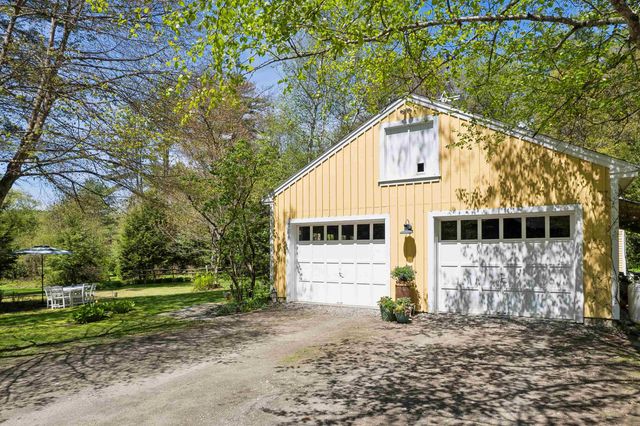 71 Old Oak Lane, Hartland, VT 05048