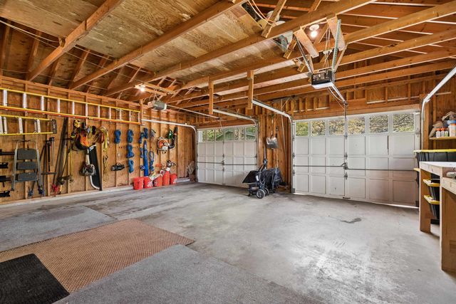 71 Old Oak Lane, Hartland, VT 05048