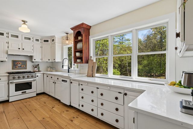 71 Old Oak Lane, Hartland, VT 05048