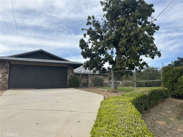 12146 La Cadena, Colton, CA 92324