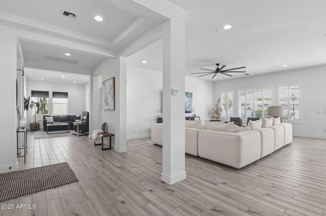 1837 E VILLA LINDA Drive, Phoenix, AZ 85024