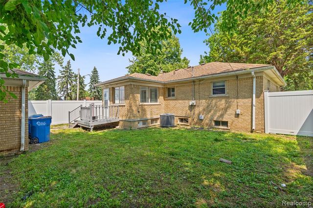 29150 Geraldine Court, Warren, MI 48093