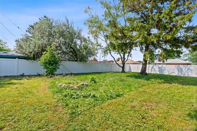 29150 Geraldine Court, Warren, MI 48093