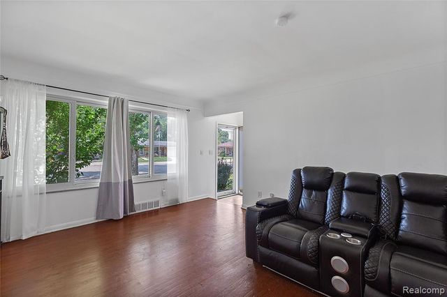 29150 Geraldine Court, Warren, MI 48093