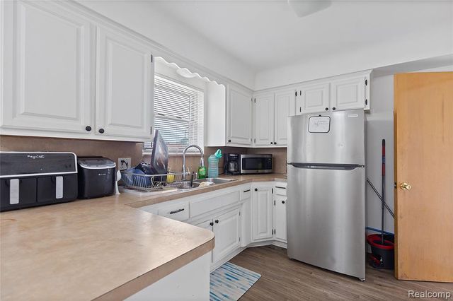 29150 Geraldine Court, Warren, MI 48093