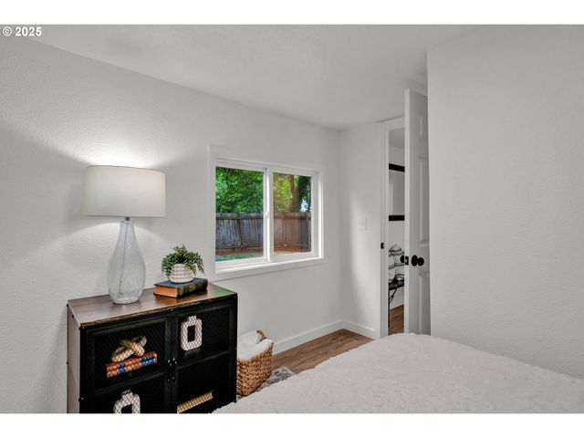 1330 HAWTHORNE St, Sweet Home, OR 97386