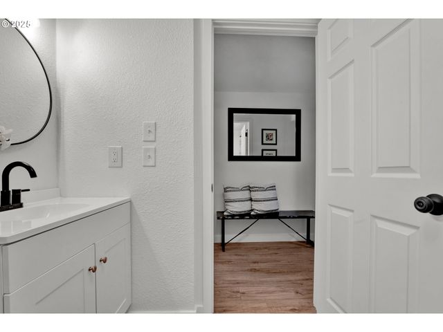 1330 HAWTHORNE St, Sweet Home, OR 97386