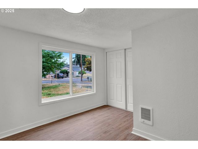1330 HAWTHORNE St, Sweet Home, OR 97386