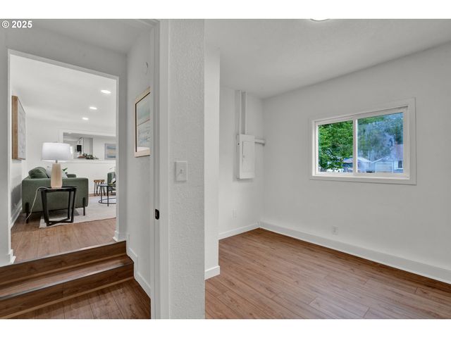 1330 HAWTHORNE St, Sweet Home, OR 97386