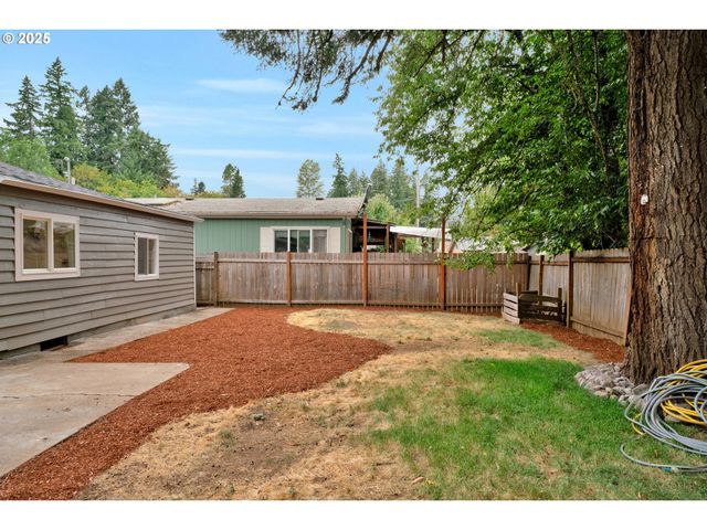 1330 HAWTHORNE St, Sweet Home, OR 97386
