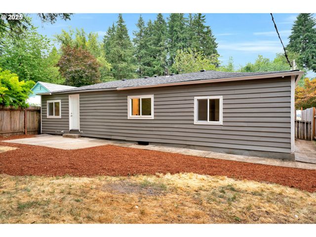 1330 HAWTHORNE St, Sweet Home, OR 97386