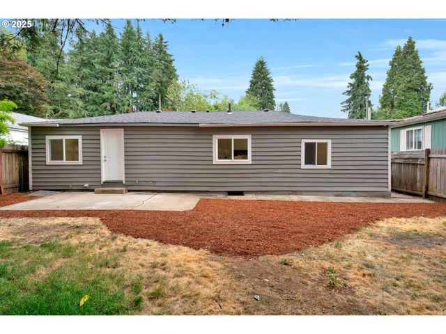 1330 HAWTHORNE St, Sweet Home, OR 97386