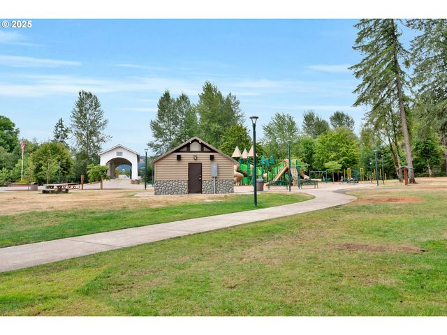 1330 HAWTHORNE St, Sweet Home, OR 97386