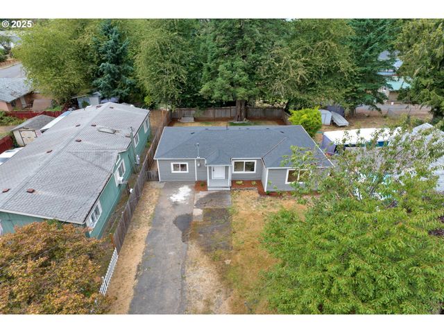 1330 HAWTHORNE St, Sweet Home, OR 97386