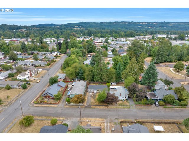 1330 HAWTHORNE St, Sweet Home, OR 97386