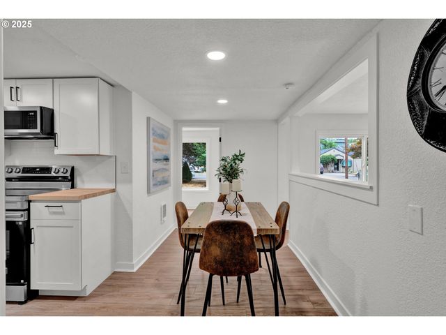 1330 HAWTHORNE St, Sweet Home, OR 97386